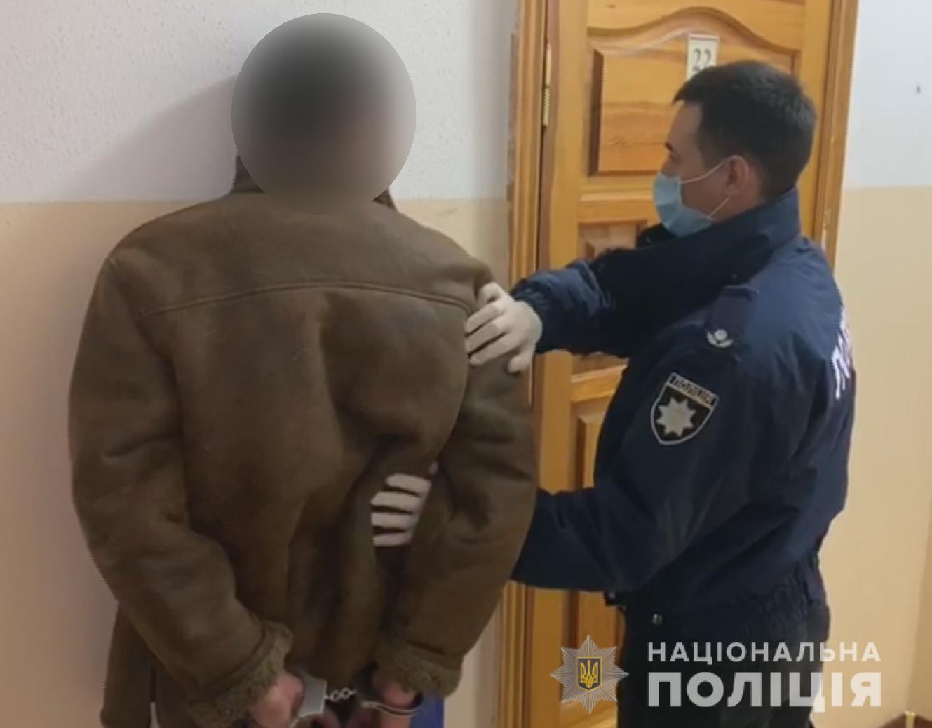 В Одесі поліцейські затримали чоловіка за підозрою у вбивстві та замахові на нього