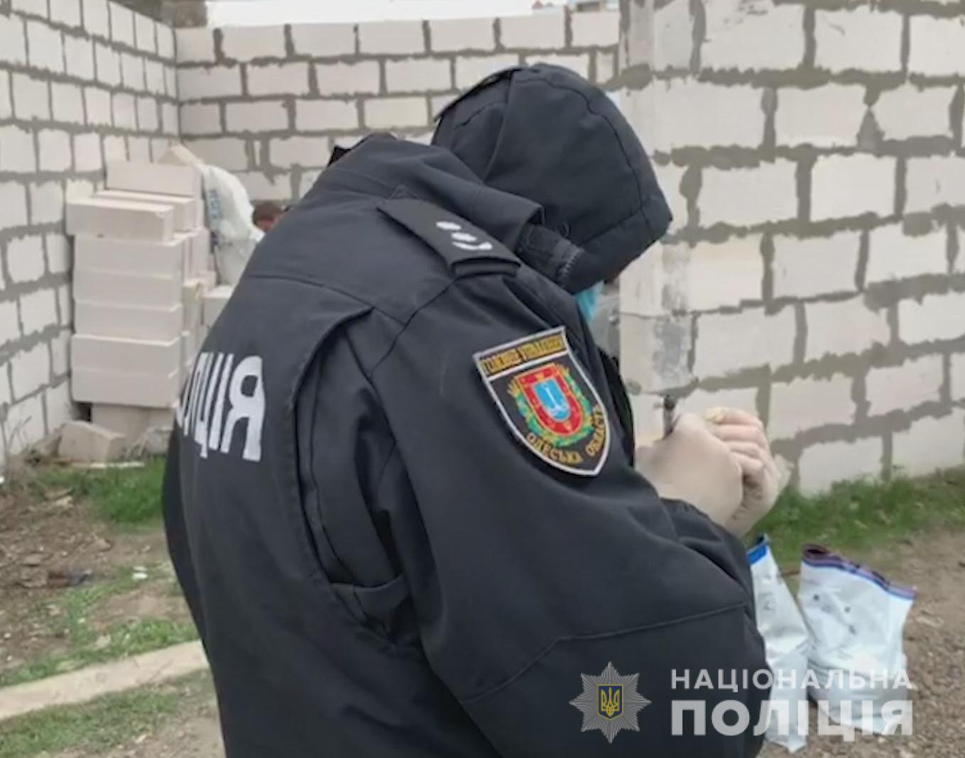 В Одесі поліцейські затримали чоловіка за підозрою у вбивстві та замахові на нього