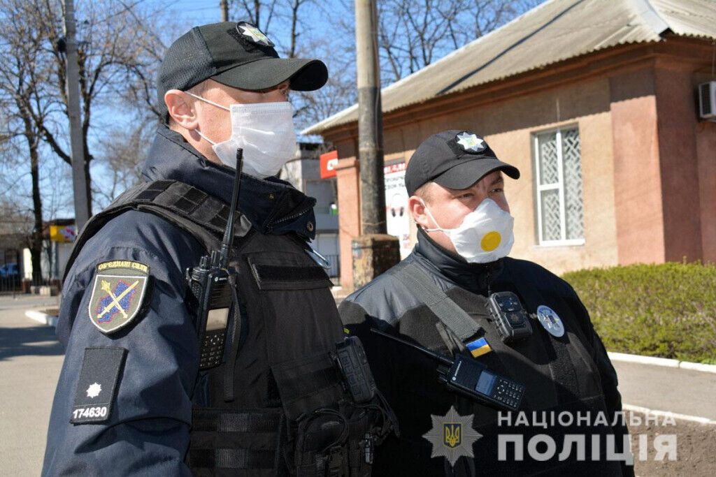 Поліцейські Донеччини проводять масштабну профілактичну кампанію у зв’язку з посиленням карантинних заходів
