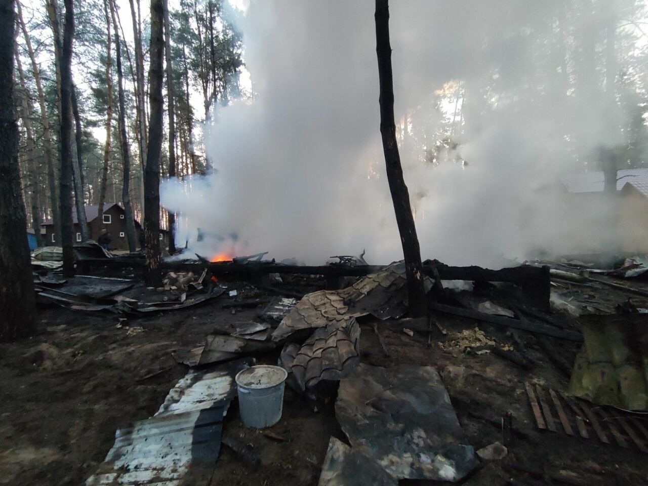 Харківська область: під час гасіння пожежі у двоповерховому дерев’яному житловому будинку вогнеборці виявили загиблого парубка