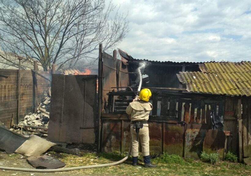 Херсонська область: вогнеборці ліквідували пожежу сінника