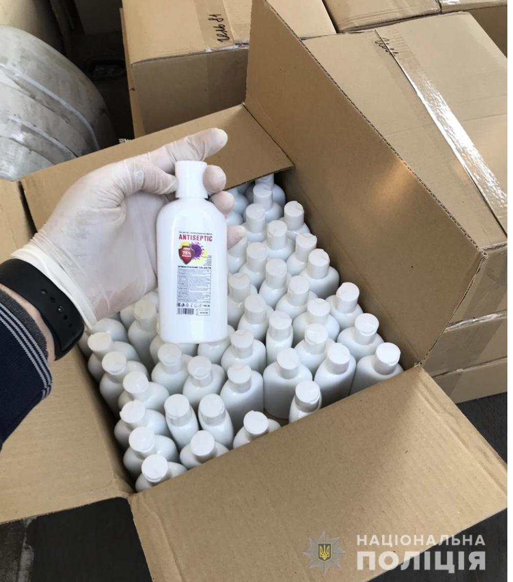 Поліцейські Київщини вилучили антисептичну продукцію сумнівного походження на суму 320 тисяч гривень &nbsp;&nbsp;