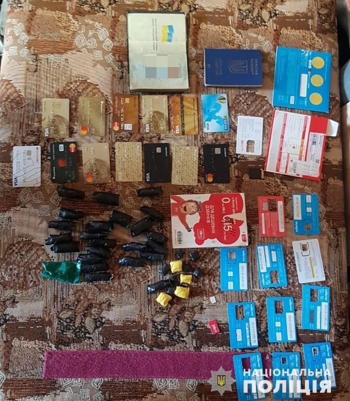 На Київщині поліцейські затримали групу  наркодилерів та вилучили у них «товар» на суму 1,2 мільйона гривень