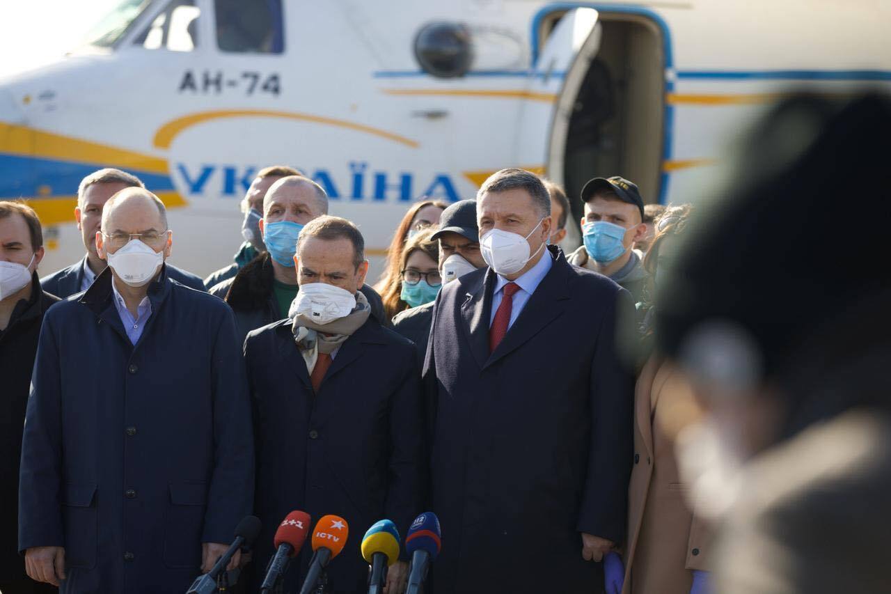 20 медиків систем МВС та МОЗ відлетіли допомагати італійським лікарям