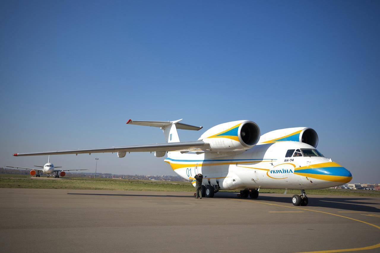 20 медиків систем МВС та МОЗ відлетіли допомагати італійським лікарям