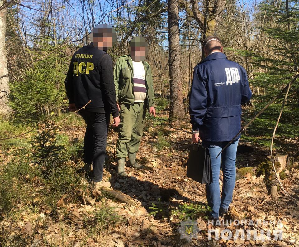 На Прикарпатті поліція затримала лісничого за вимагання хабара
