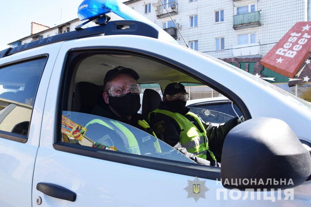 Поліцейські Донеччини проводять масштабну профілактичну кампанію у зв’язку з посиленням карантинних заходів