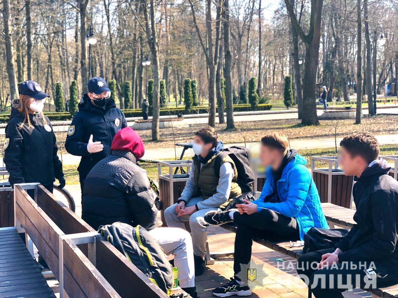 З початку введення карантинних заходів на території держави поліцейські склали 3922 адміністративних протоколи