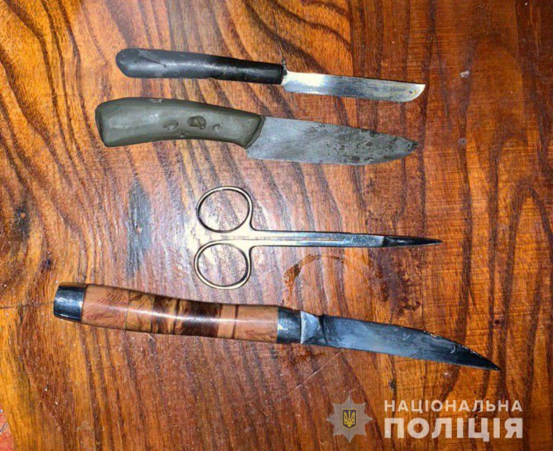 Поліцейські викрили злочинну групу в організації постачання наркотиків до виправної колонії Хмельниччини