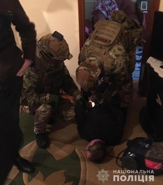 На Хмельниччині суд арештував членів злочинної групи, які вимагали з підприємців понад пів мільйона гривень «боргу»