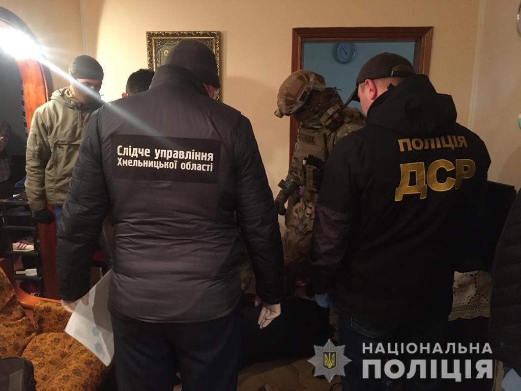 На Хмельниччині суд арештував членів злочинної групи, які вимагали з підприємців понад пів мільйона гривень «боргу»