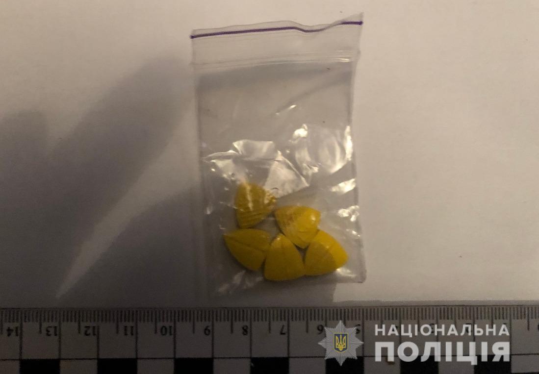 В Одесі поліцейські викрили жінку у незаконному зберіганні наркотиків у великих розмірах