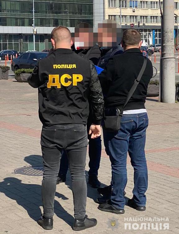 Нацполіція спільно з ДБР затримала двох шахраїв, які у 200 тисяч доларів США оцінили «сприяння» у призначенні на посаду