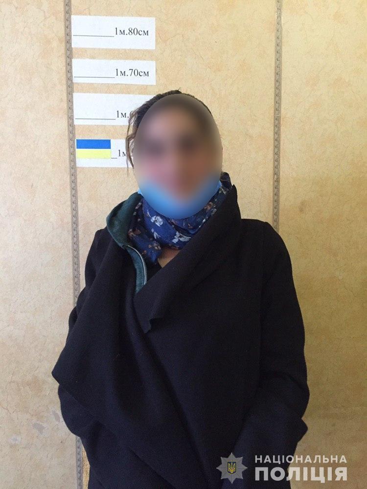 У Запоріжжі поліцейські затримали зловмисниць, які під виглядом соціальних працівників ошукали 90-річних пенсіонерів