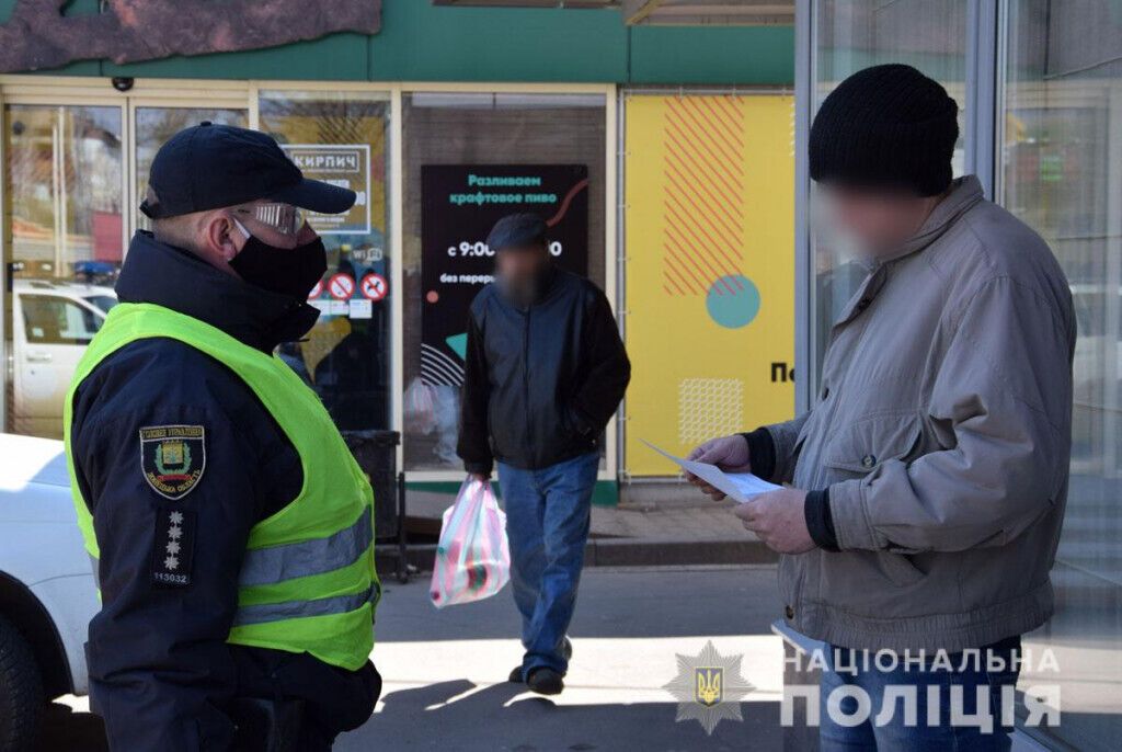 Поліцейські Донеччини проводять масштабну профілактичну кампанію у зв’язку з посиленням карантинних заходів