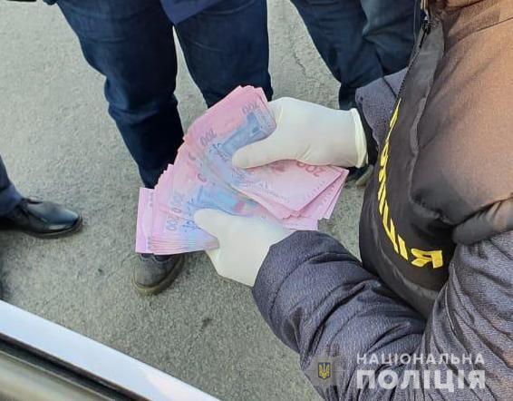 На Закарпатті поліція затримала прикордонника,  який за винагороду пообіцяв організувати вивіз медичних масок за межі України