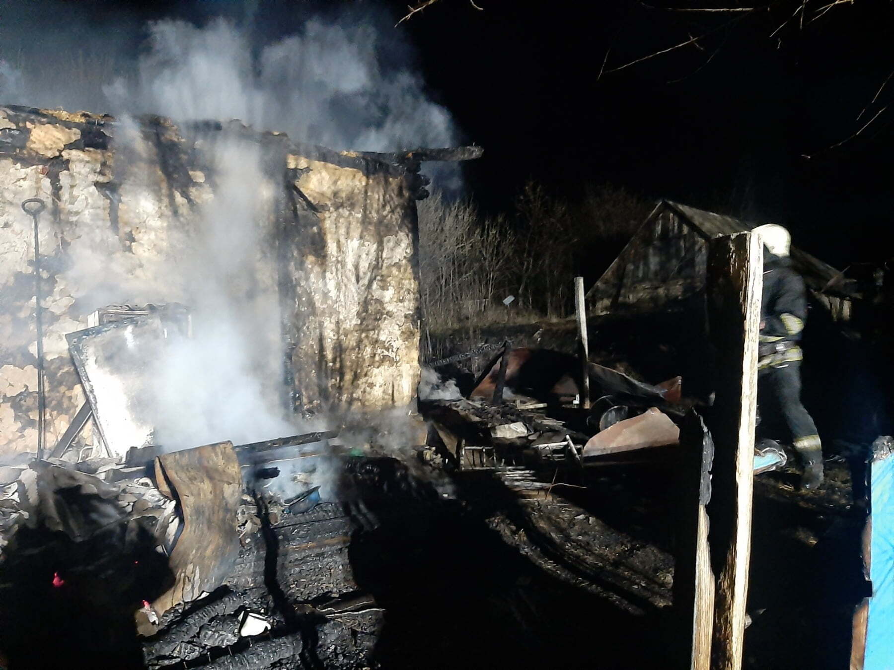 Київська область: під час ліквідації пожежі у житловому будинку виявлено тіло жінки, власника госпіталізовано