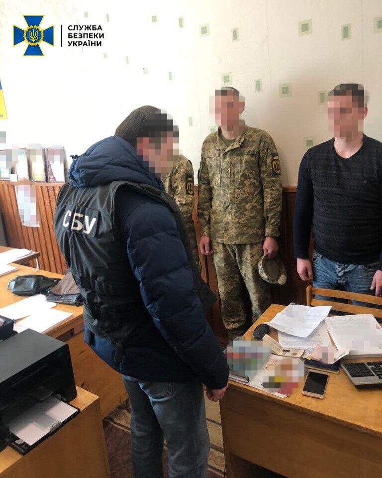 Повідомлено про підозру посадовцю Військової служби правопорядку, якого СБУ викрила на вимаганні грошей з військовослужбовців
