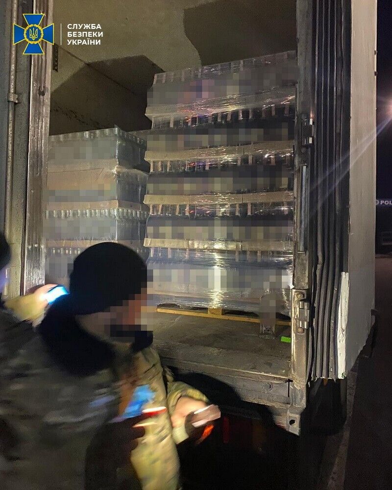 СБУ блокувала масштабний збут алкоголю з підробленими марками акцизного збору у трьох регіонах країни