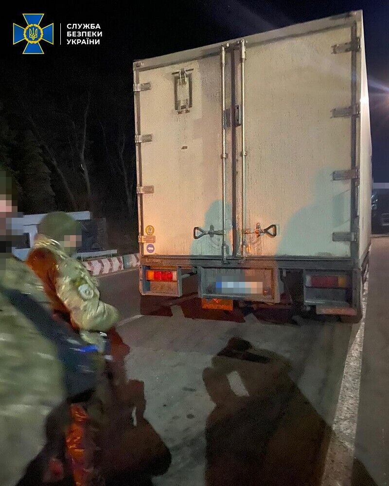 СБУ блокувала масштабний збут алкоголю з підробленими марками акцизного збору у трьох регіонах країни