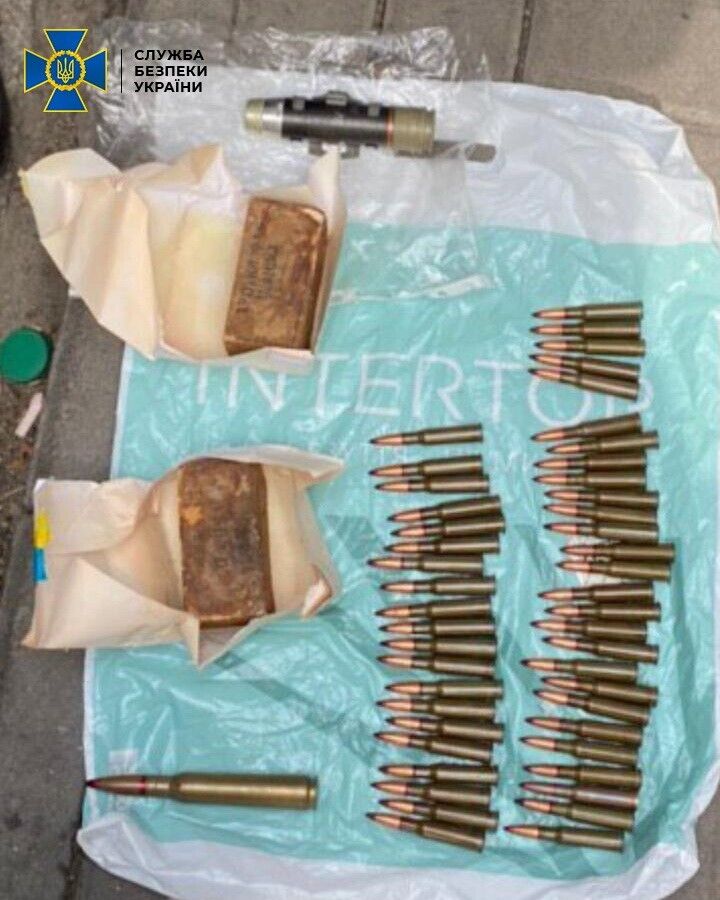 На Київщині СБУ блокувала продаж військових засобів ураження, нелегально вивезених з району ООС