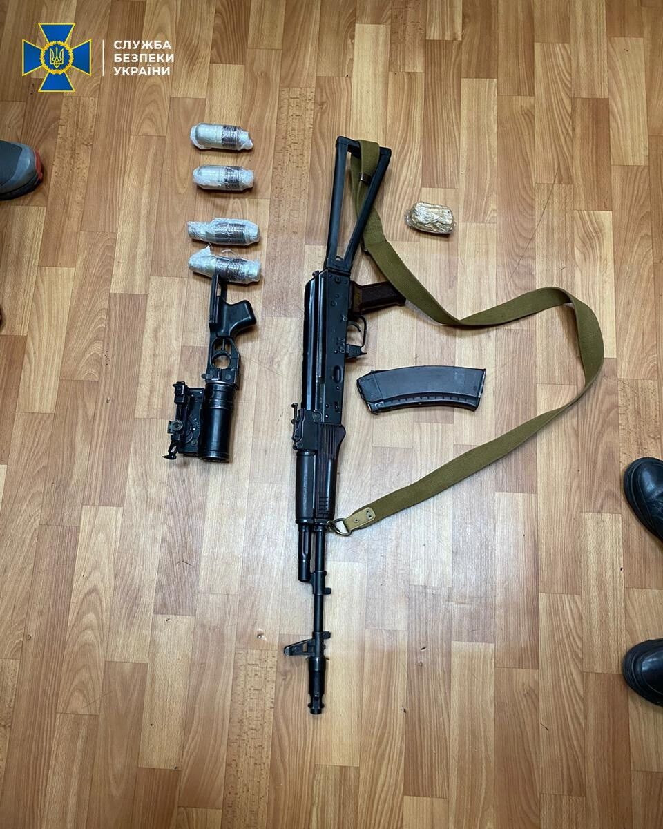 На Київщині СБУ блокувала продаж військових засобів ураження, нелегально вивезених з району ООС