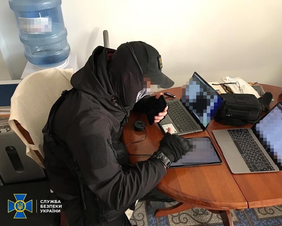 СБУ викрила високопосадовця одного з міністерств на незаконній передачі таємних документів