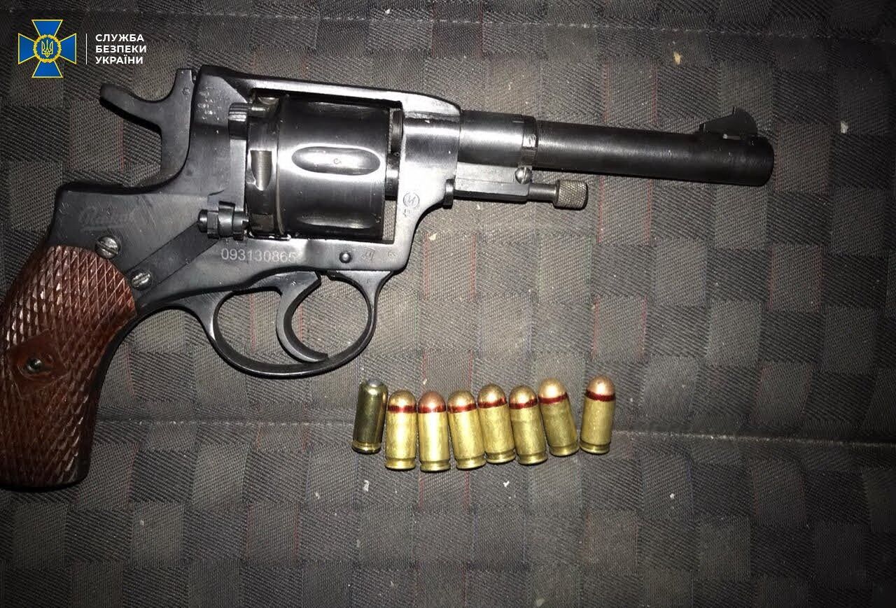 На Дніпропетровщині СБУ викрила угруповання торгівців зброєю