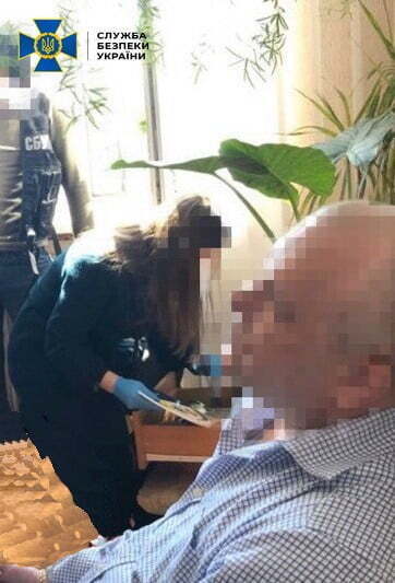 Посадовця державної виконавчої служби викрила на хабарі СБУ в Черкасах