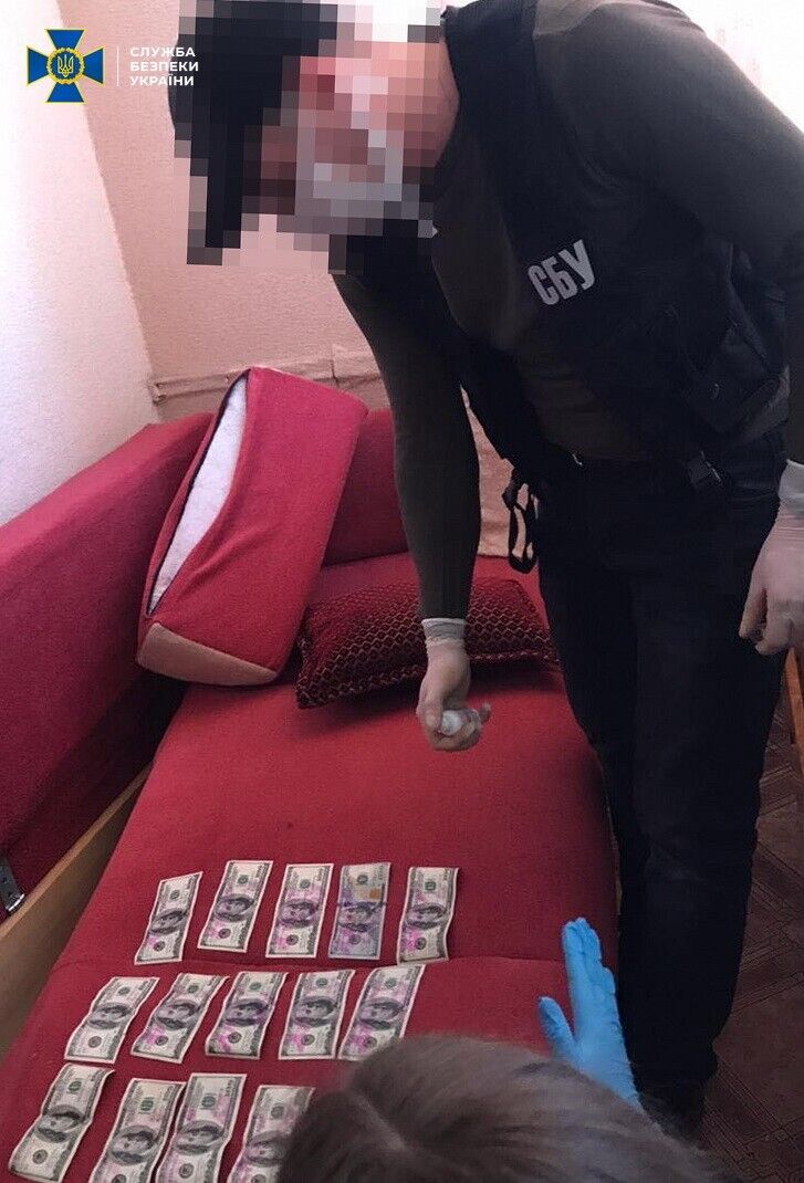 Посадовця державної виконавчої служби викрила на хабарі СБУ в Черкасах