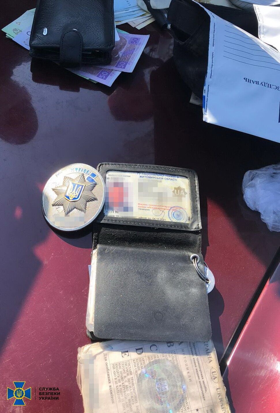 На Житомирщині СБУ викрила на хабарі одного із керівників райвідділення Нацполіції та адвоката