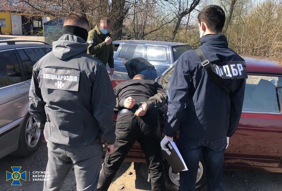 На Житомирщині СБУ викрила на хабарі одного із керівників райвідділення Нацполіції та адвоката