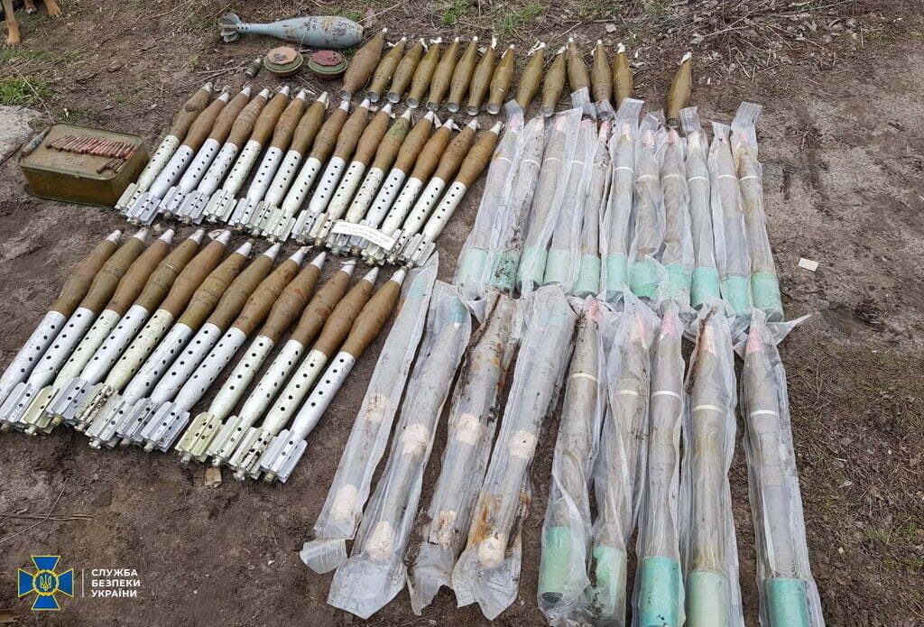 СБУ затримала двох учасників терористичної групи «ЛНР» та вилучила арсенал вибухівки