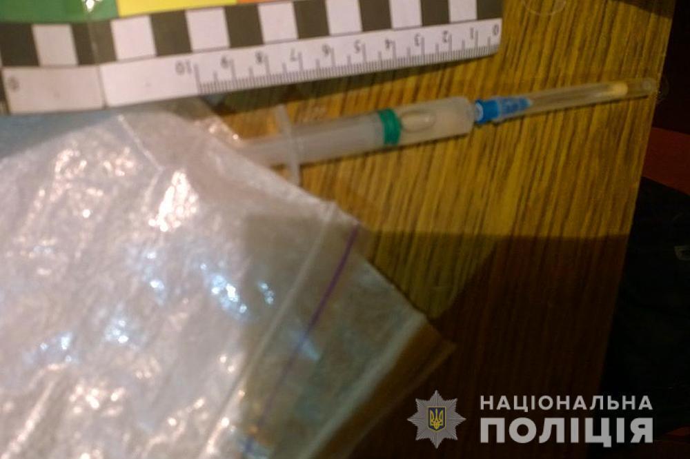 На Черкащині поліцейські виявили у наркозбувача наркотиків на суму близько 300 тисяч гривень