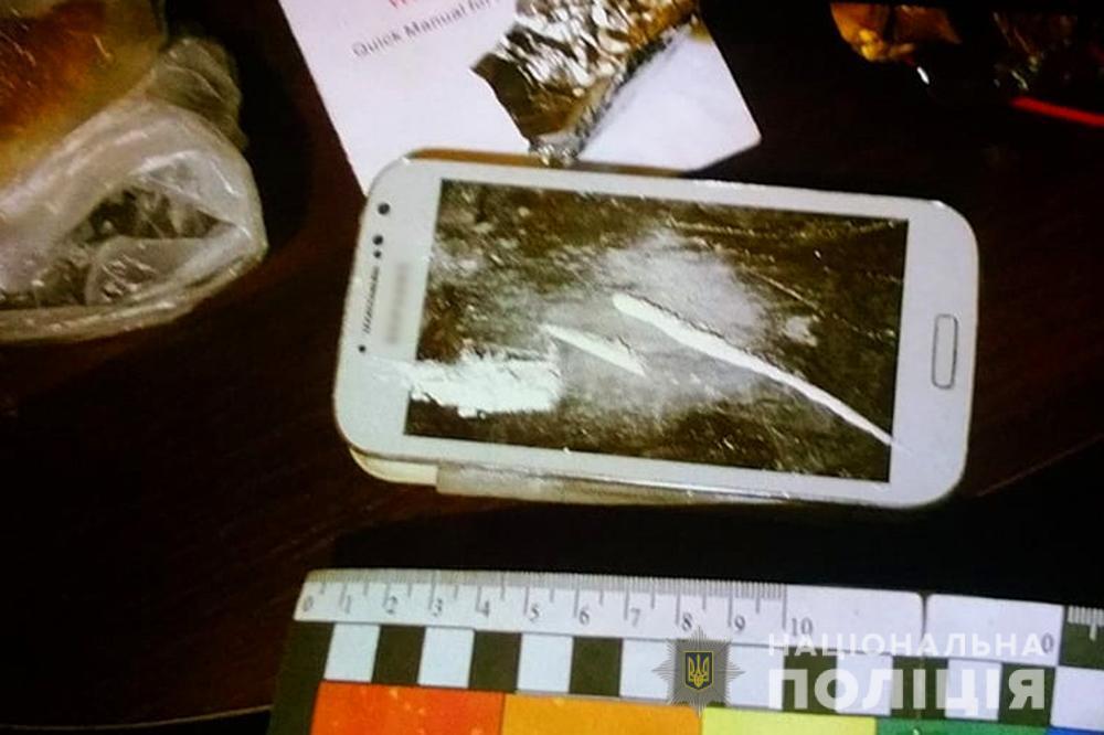 На Черкащині поліцейські виявили у наркозбувача наркотиків на суму близько 300 тисяч гривень