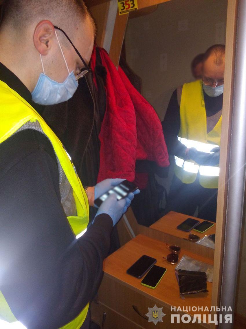 Поліція Чернігівської області викрила організовану групу Інтернет-наркоторгівців