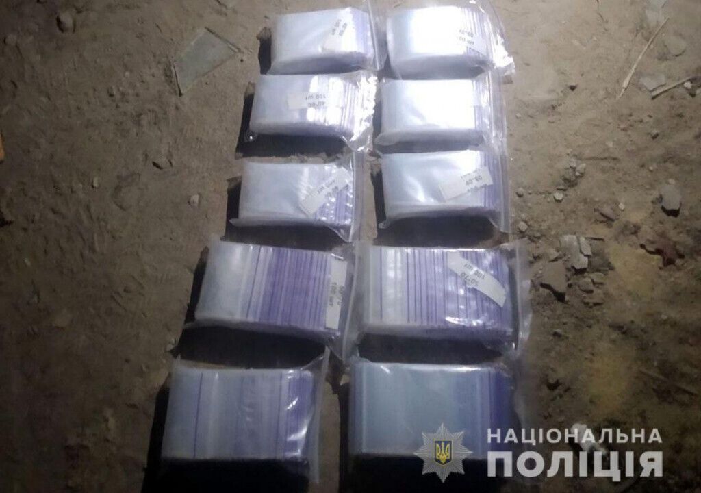 Поліцейські Донеччини ліквідували два канали збуту наркотиків у м.Курахове