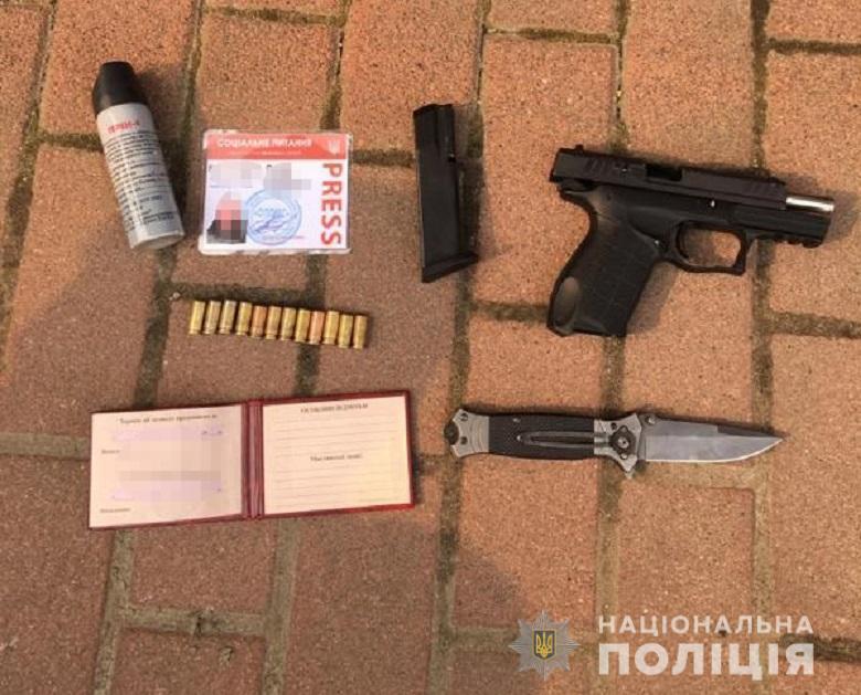 Поліція&nbsp;затримала&nbsp;групу&nbsp;осіб, яка намагалася&nbsp;захопити&nbsp;приватну компанію в Оболонському районі столиці