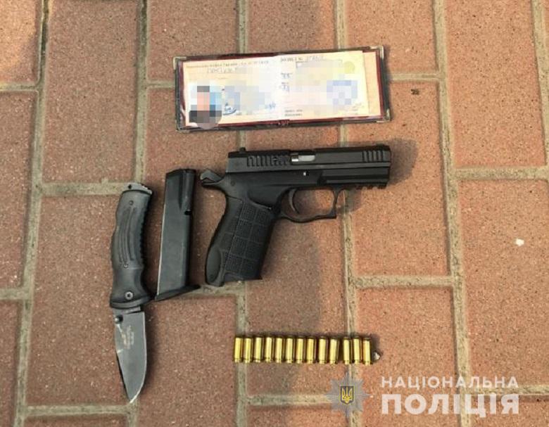 Поліція&nbsp;затримала&nbsp;групу&nbsp;осіб, яка намагалася&nbsp;захопити&nbsp;приватну компанію в Оболонському районі столиці