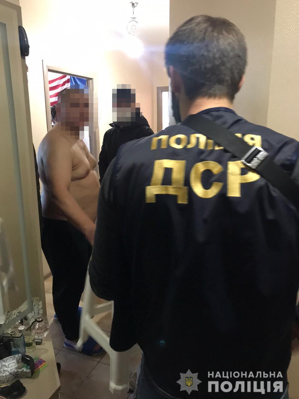 В Одесі поліція затримала групу осіб, які грабували відвідувачів розважальних закладів