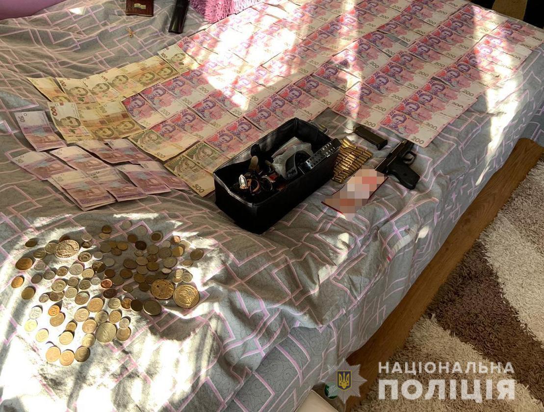 В Одесі поліція затримала групу осіб, які грабували відвідувачів розважальних закладів