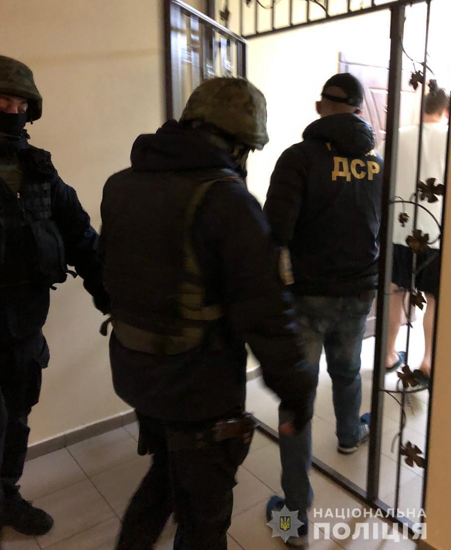 В Одесі поліція затримала групу осіб, які грабували відвідувачів розважальних закладів