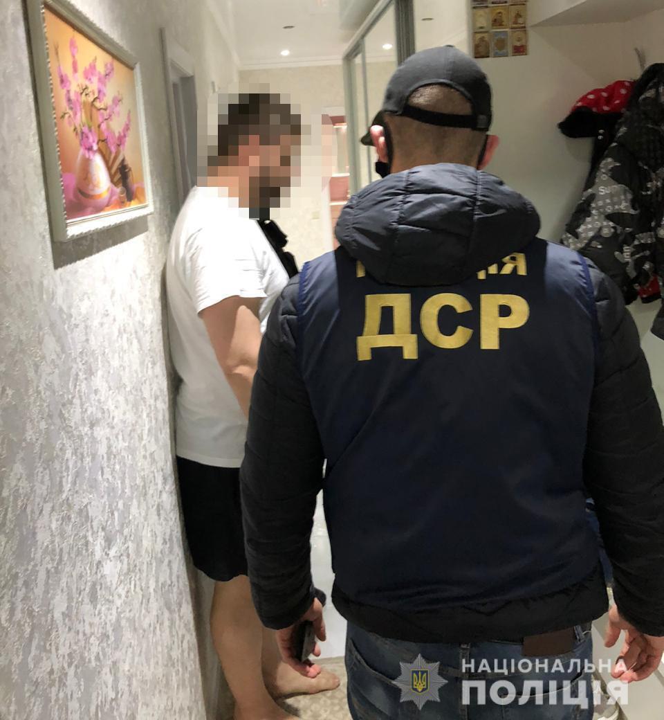 В Одесі поліція затримала групу осіб, які грабували відвідувачів розважальних закладів