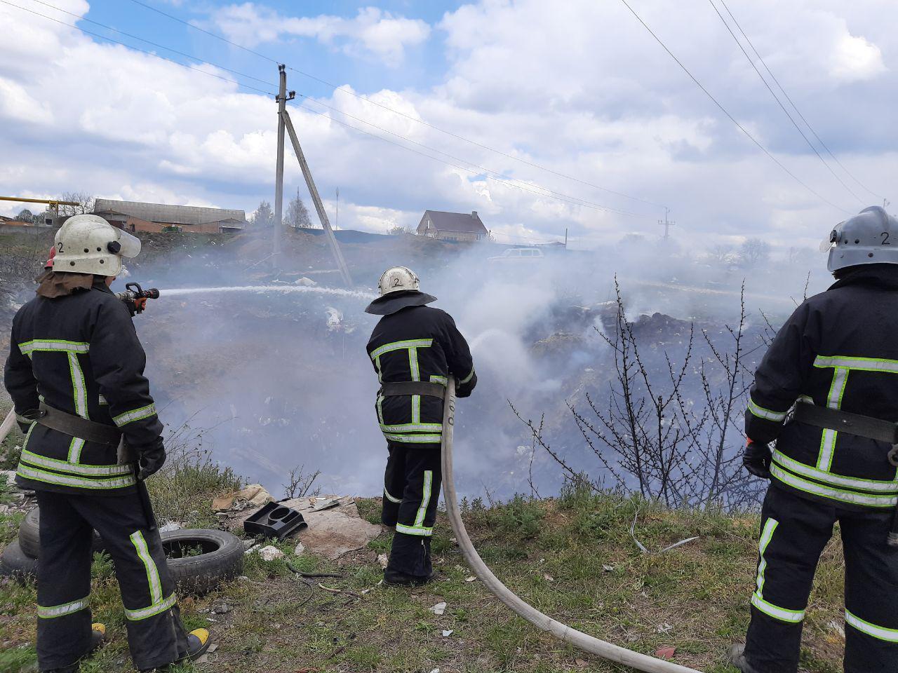 У Кропивницькому рятувальники загасили 80 м2 сміття