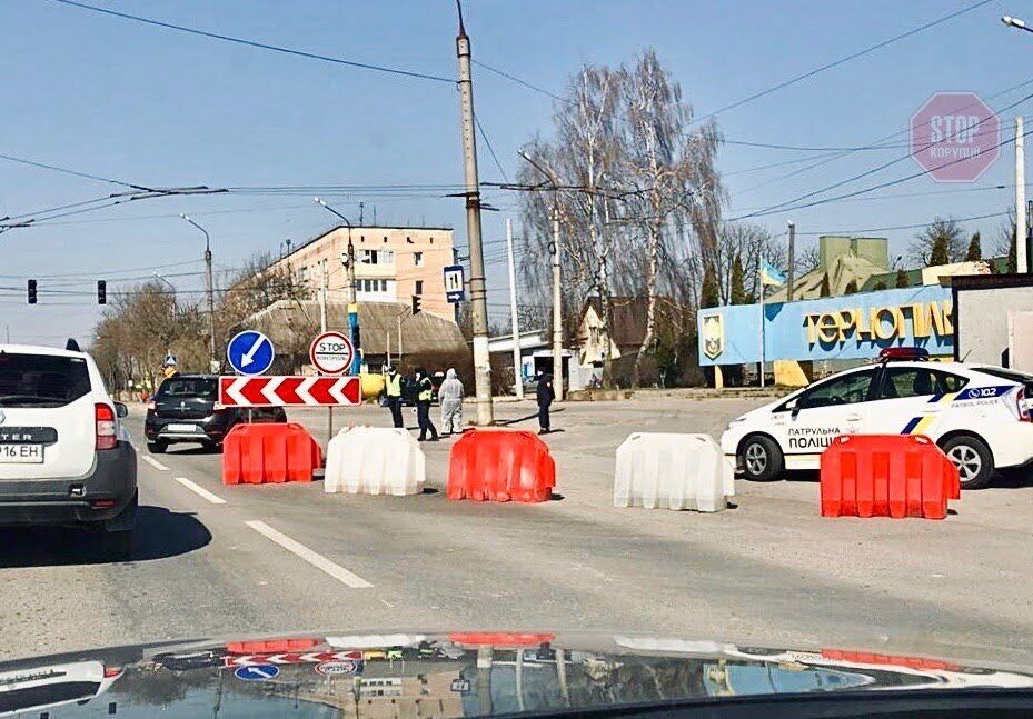  На в'їзді в Тернопіль облаштували КПП Фото: СтопКор