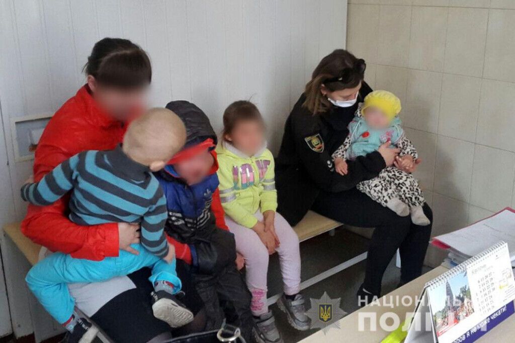 Ювенальні поліцейські Краматорська врятували 4 діточок від недбайливої матері