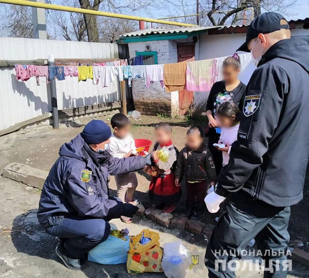 Поліцейські Торецька допомогли родині, що опинилася в складних життєвих обставинах