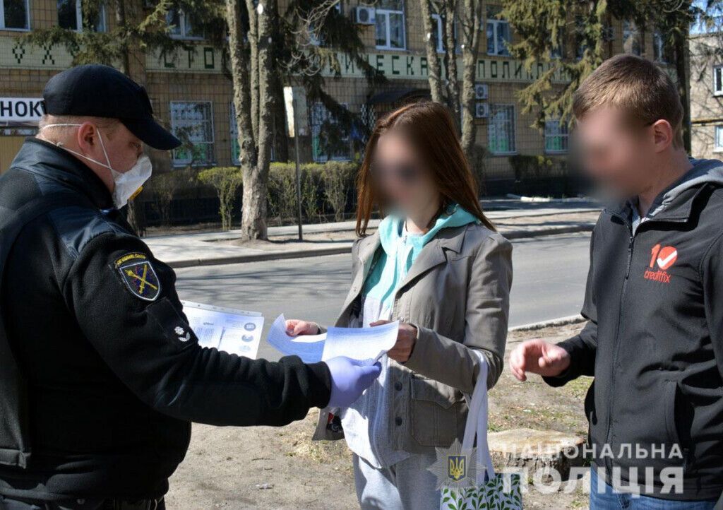 Поліцейські Донеччини проводять масштабну профілактичну кампанію у зв’язку з посиленням карантинних заходів