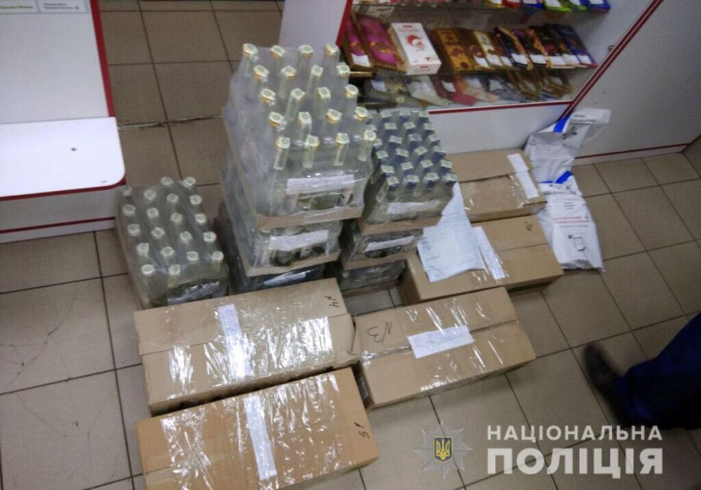 У Вугледарі поліцейські вилучили понад 250 літрів фальсифікованого алкоголю