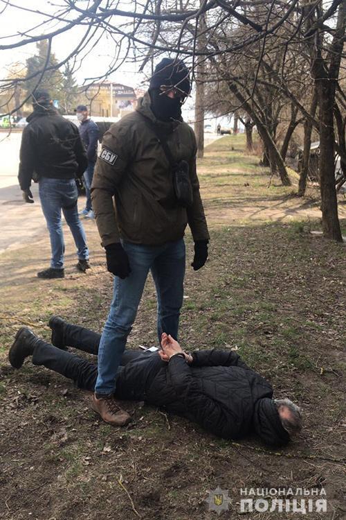Тернопільські правоохоронці затримали двох чоловіків за вимагання коштів у місцевого підприємця